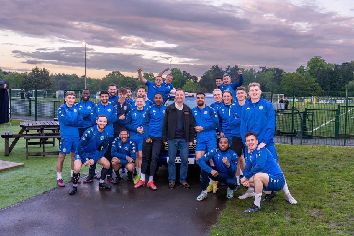 🛻 Great to welcome down Weybridge Vehicle Consultants and one of the brand new <a href="/Isuzuuk/">Isuzu UK</a> trucks to the Racecourse at training last week ahead of our trip to Wembley on Sunday! <a href="/AscotUnitedFC/">Ascot United FC</a> #Weybridge #WVC