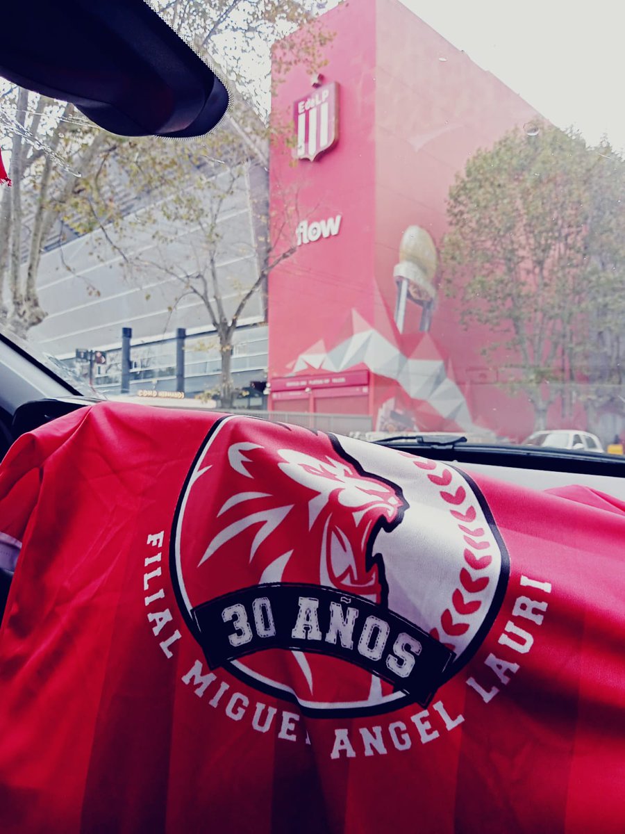 lucaseze2586's tweet photo. EL AMOR EMPEZO A QUEDARTE CHICO...🇦🇹❤
#sosmividaestudiantes
#filiallauri https://t.co/65O29JazNC