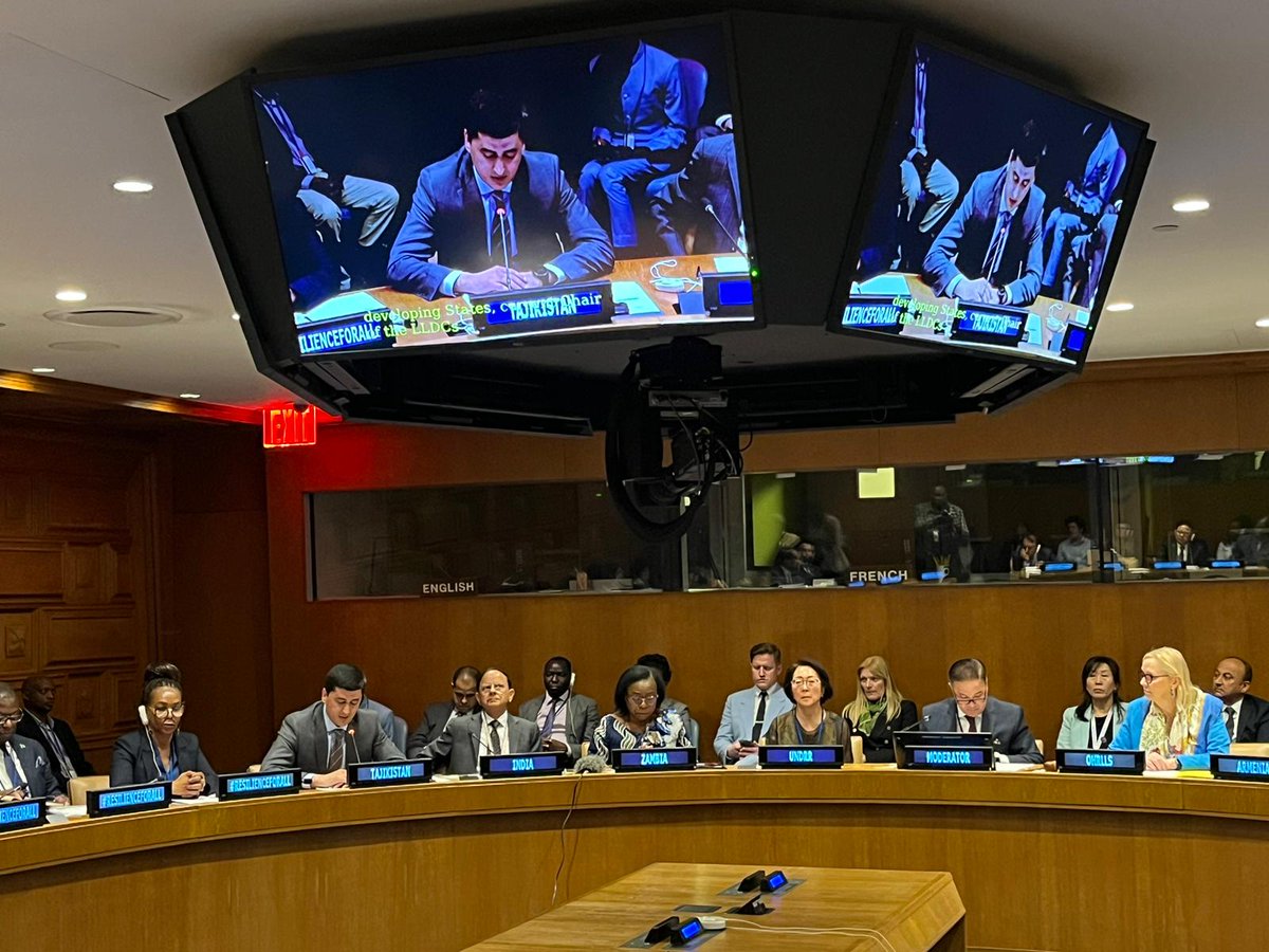 Today #CEPChairman B.Sheralizoda participated in LLDC meeting on 'Scaling up resilience & reducing disaster risk in LLDCs' & shared 🇹🇯 perspective on impact of DRR 4 LLDCs as one of vulnerable group of countries & importance of building partnership 2 overcome existing challenges