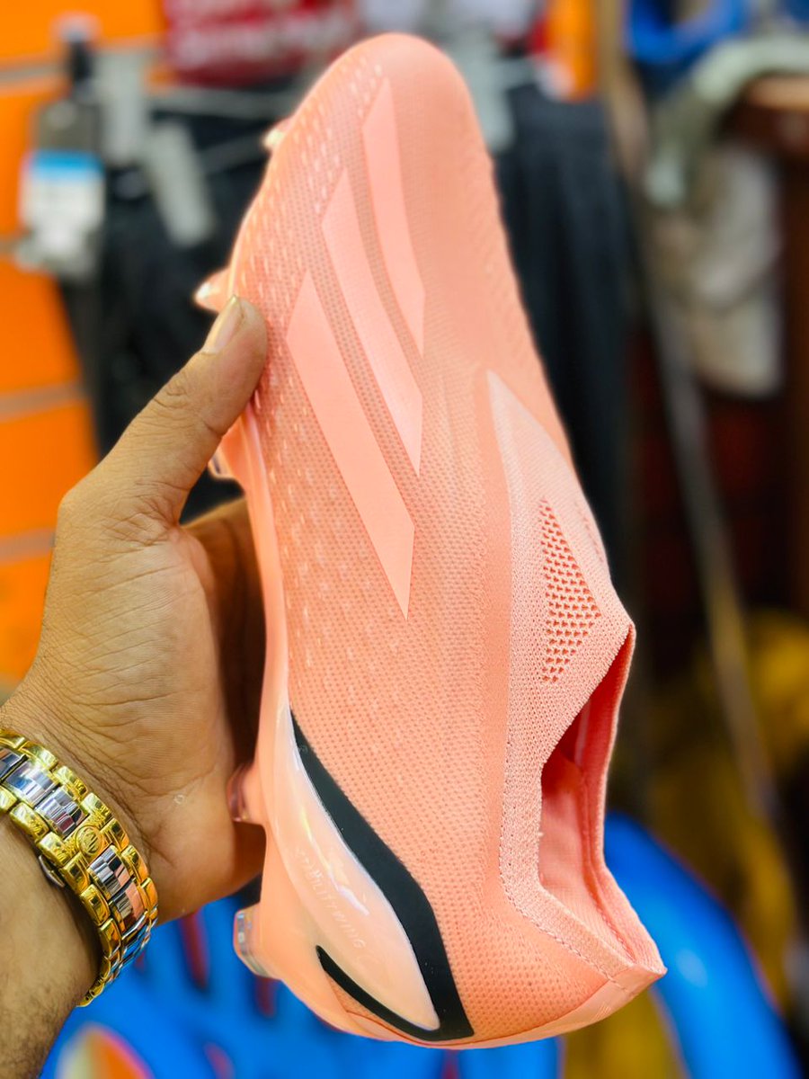 Mzigo huu ni mpya
Bei ni 160,000|=
Size  40,41,42,43,44 na 45

Karibu <a href="/MooKabweSports/">MooKabwe Sports Store</a>

Tupo Kigogo Round About  Jiran na kituo cha mafuta lake oil

Tunatuma Tanzania nzima.

Tucheki WhatsApp|☎ 0747240170
Au Tupigie 📞0747240170

Follow <a href="/MooKabweSports/">MooKabwe Sports Store</a>