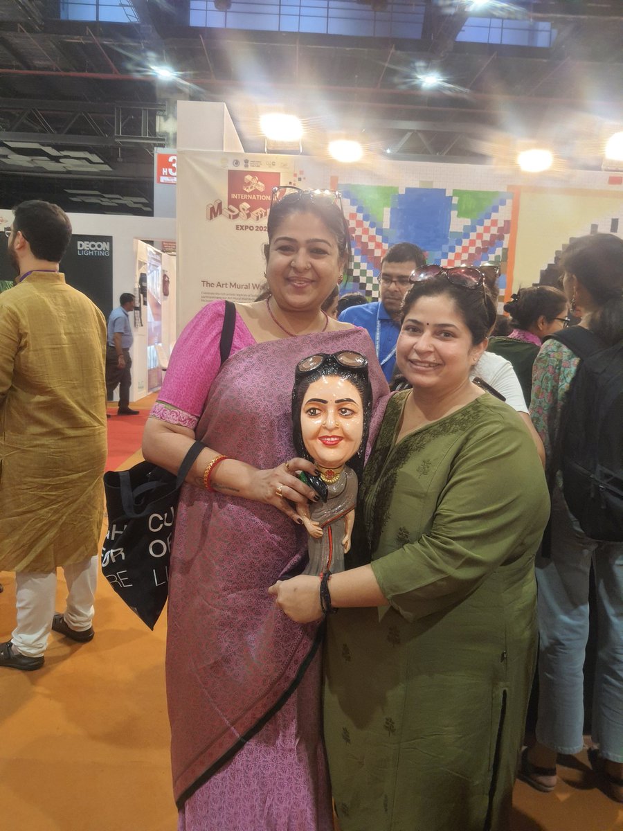iRuchikajoshi's tweet photo. I am glad to meet with Ms.mugdha Sinha IAS Rajasthan (1999) joint secretary , ministry of culture @mugdhasinha @jointsecretary @MinOfCultureGoI @artexpo2023 https://t.co/wvSx1FQkHG