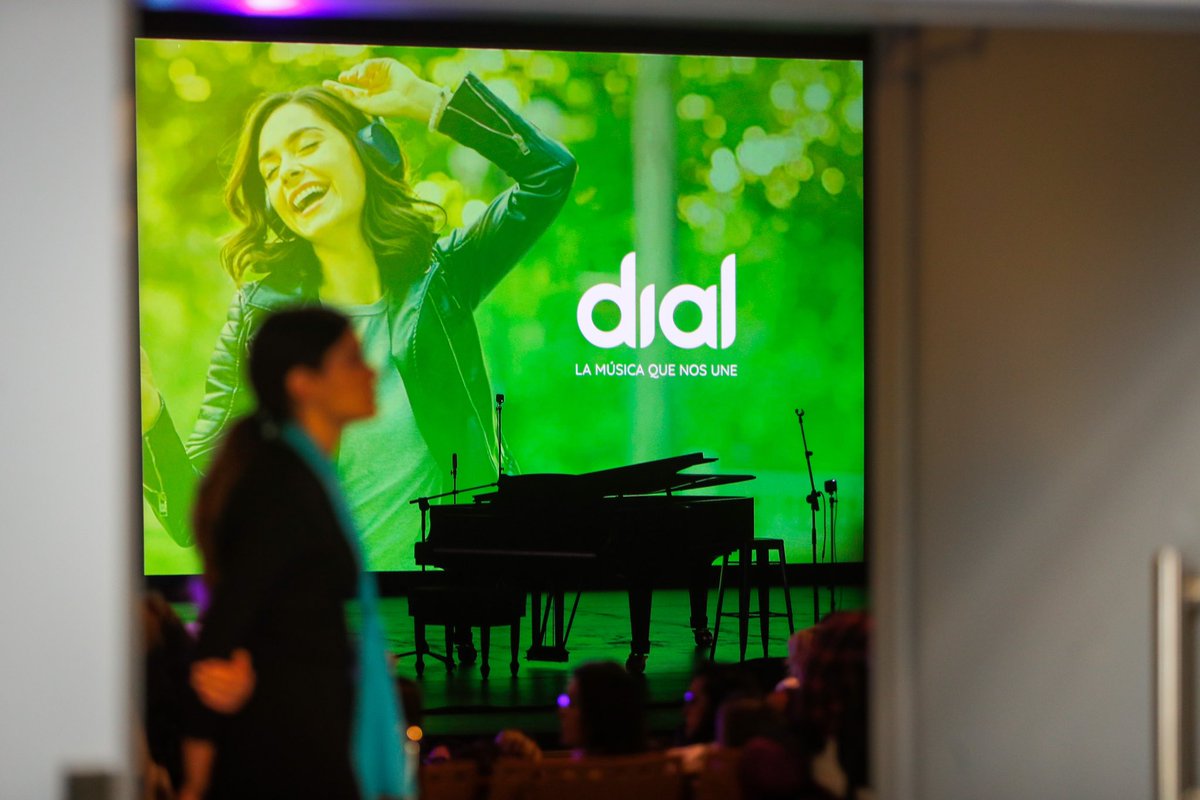 CadenaDialCV's tweet photo. #DialUnicxs | Entrando en el Auditorio de Torrent para disfrutar del concierto con Conchita, Farga, Ana Guerra, Vicco y Álvaro de Luna 😍🎵

Si no has podido venir, síguelo por streaming en Youtube: https://t.co/mjSaoGUOPt https://t.co/MlwVbrUJPr