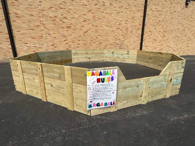 CHECK THIS OUT: Our new GaGa Pit is finished - and it was built by our 5th grade students! 
Project Based Learning in the month of May is what we do! 
Thank you @cfmdin and Wes-Del Elementary PTO for making this possible! @PurdueINMaC @EducateIN 
#WDPride