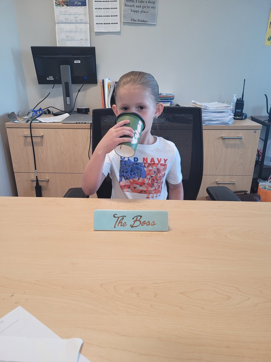 ⭐️Some of our youngest Bulldogs wanted a turn to be "Principal for the Day." Watch out for these 2 future leaders! 
#WestShoreProud #RSBulldogBest