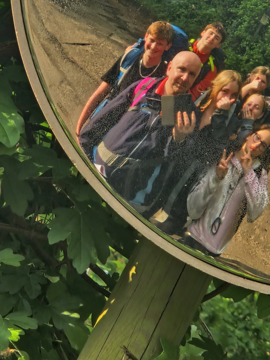 Having a team photo stop.
DofE <a href="/MEChilternEdge/">Maiden Erlegh Chiltern Edge</a>