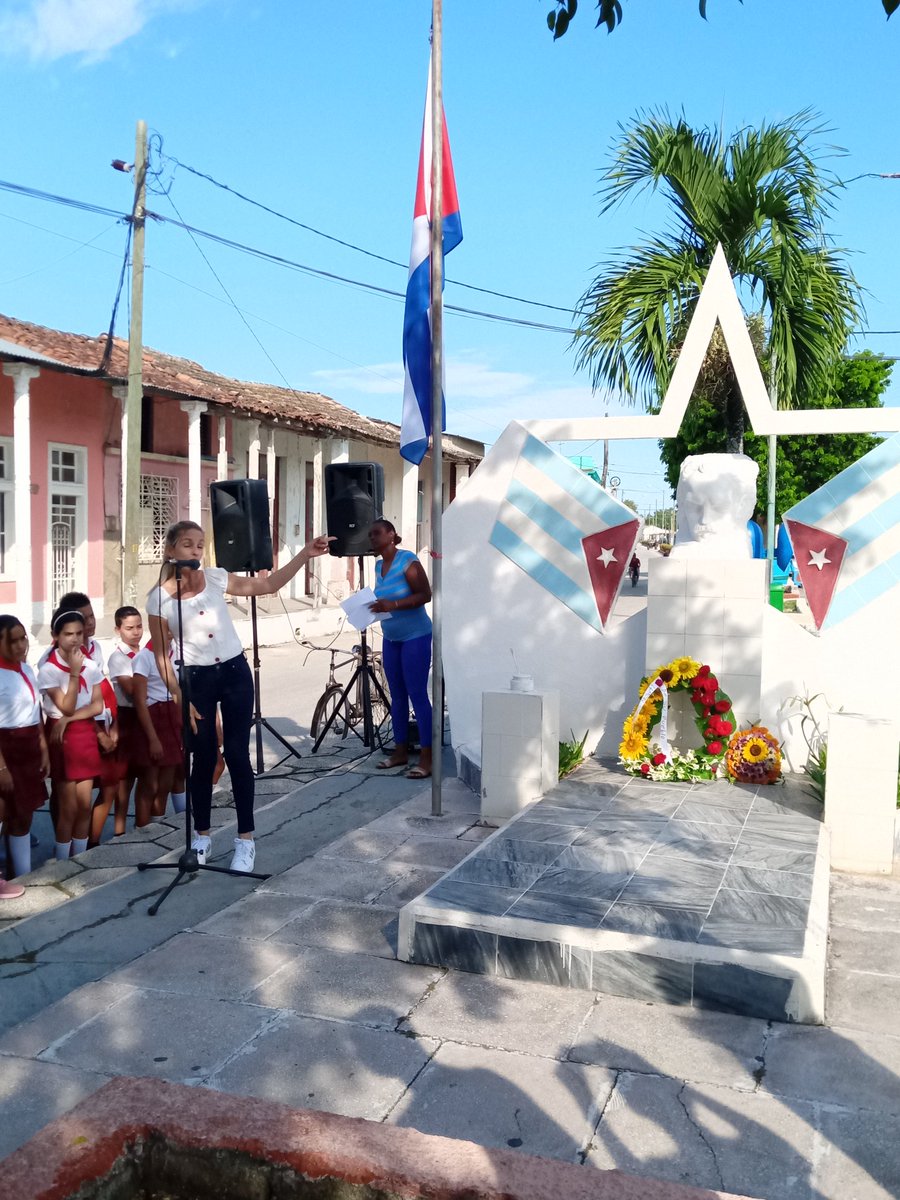 PestanoYudelkys's tweet photo. #Chambas, rinde  homenaje a nuestro Apóstol José Marti en el aniversario 128 de su caída en combate. #CubaViveEnSuHistoria #CiegodeAvila https://t.co/Wkf9aqLauU