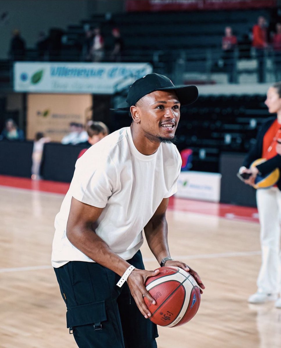 Cette photo a beaucoup trop de flow #RCLens ❤️💛🏀