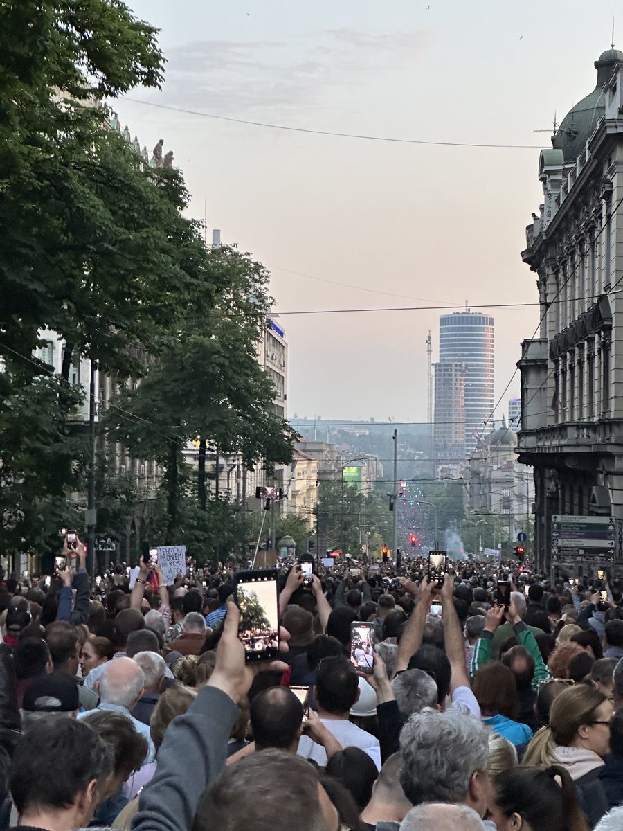 Поносан сам на одлучан и миран и, у данашњем свету, невиђен праведни бунт.