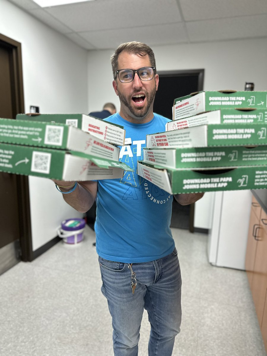 JackalJefferson's tweet photo. Today is National Pizza Party Day 🎉Such an exciting time for @VancityReynolds to deliver pizza to us 😂No really it’s our very own Brandon! #twins #jokes #lifeatatt #pizza @GreaterLakesMkt @WolfpackGLM https://t.co/hxPbNZCrY4