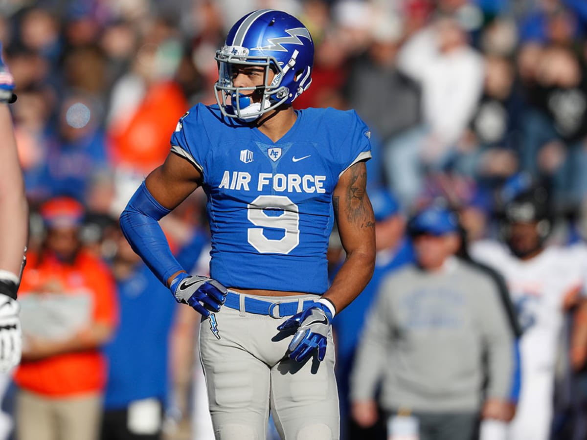 Honored and Blessed to receive an offer from The Air Force Academy! Thank you @Coach_Thiessen and the rest of the staff for believing in me! @CoachRouz @Chesterburnett @GregBiggins @RyanWrightRNG