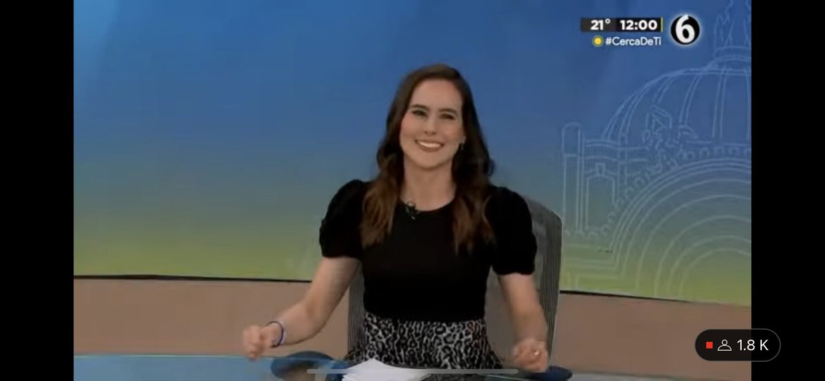 Juan_13031988's tweet photo. Una semana más acabándolo en acompañarte mi hermosa Águila hna @YulianaEscobedo en @telediario que guapa mi amor #Azulcremade❤️💛💙 que tengas lindo fin de semana #JuntosPorLa14 💙💛💙💛 https://t.co/DdKoXhfhYM