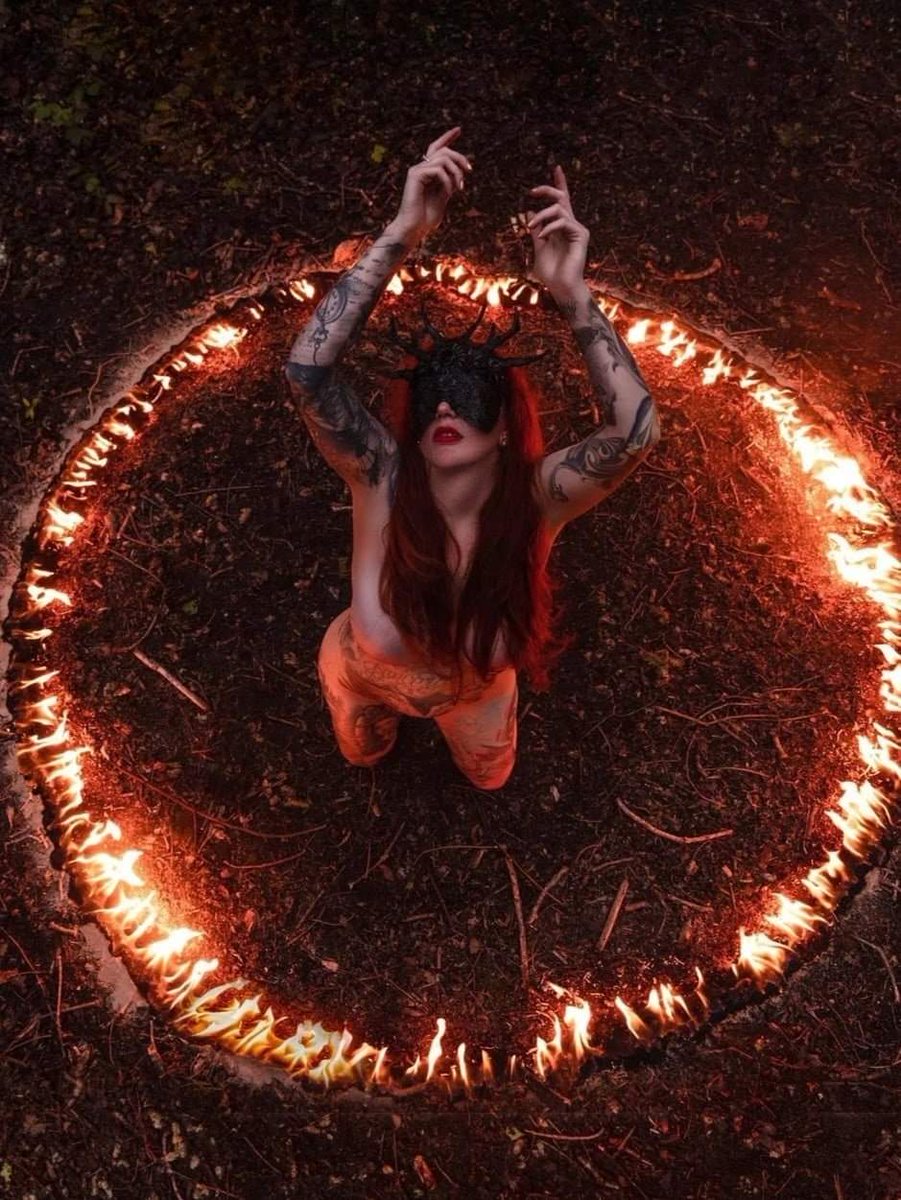 If you invite the Goddess into your circle, remember she will see ALL & know you more than you know yourself 
#wicca #witchcraft #witchtwt #witchtwtpl #witchesoftwitter #magick #Occult #witchlifestyle #witches #seasonofthewitch #witchtwitter #witchythings #Pagan #BlessedBe #pagan
