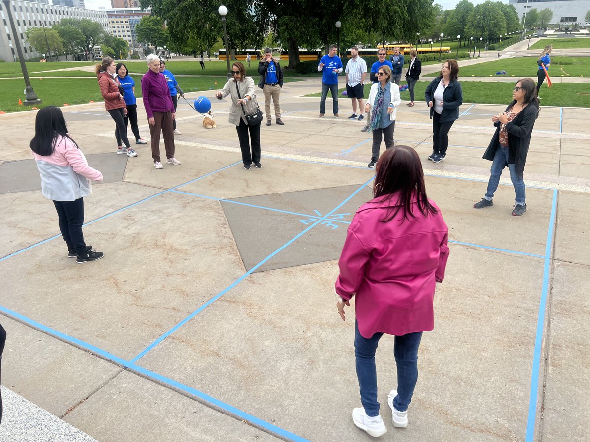 Fun to join <a href="/julieblaha/">Julie Blaha</a> as a “referee” of some fierce four-square games in front of the Capitol, sponsored by ⁦<a href="/PlayworksMN/">Playworks MN</a>⁩. They even gave us whistles!