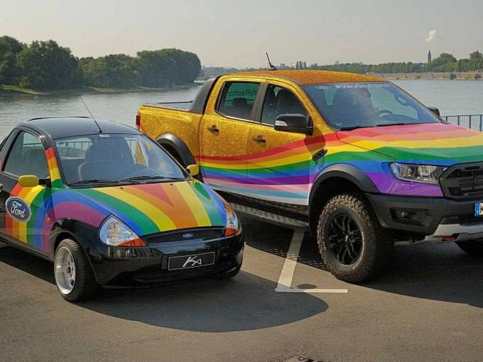 UltraDane's tweet photo. The very gay raptor found a very gay focus. https://t.co/cRSbWGYVs2