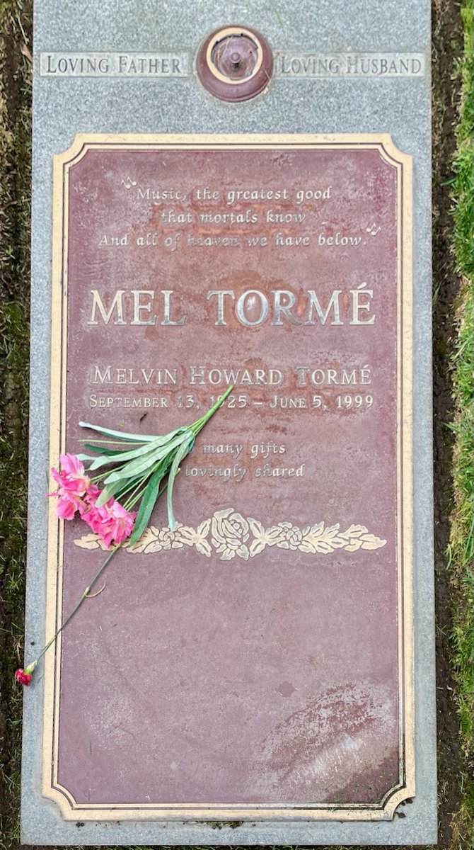 matthewglidden's tweet photo. TIL that Mel Tormé and Heather O'Rourke are memorialized about 10' apart. I felt the heart of @MrPope hovering near. https://t.co/EYjnZuNXNh