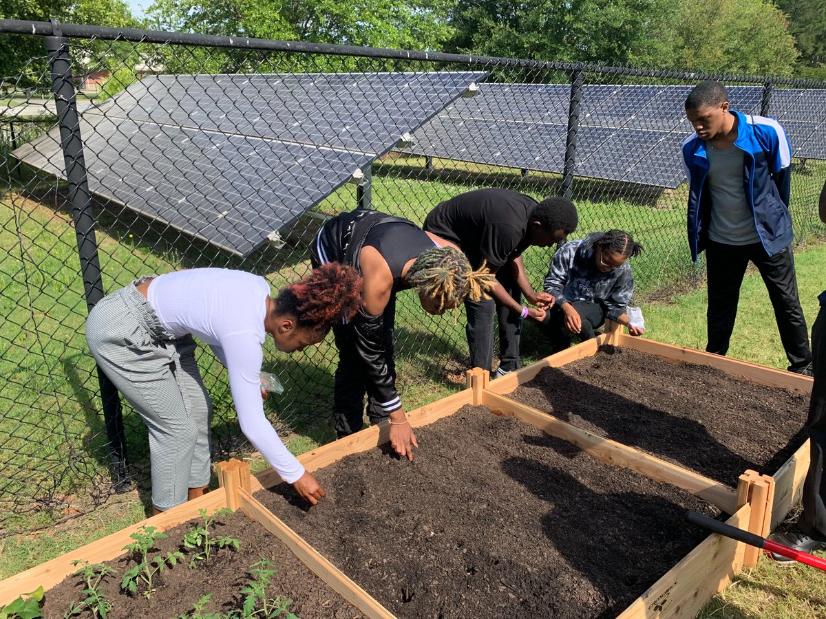 As part of our Wellness Initiative, Major Goodwin teaches his cadets how to plant a garden!!! 💜💛💜
#WellnessInitiative #WarriorGarden #JROTC