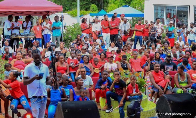 Le Ministère du tourisme s’est joint à la mairie de Jacmel en support à la célébration du Bicolore haïtien en son 220 ème anniversaire.
La journée qui s’est déroulée au Port de Jacmel ayant pour thème « Le drapeau Haïtien catalyseur de citoyenneté et du vouloir vivre ensemble ».