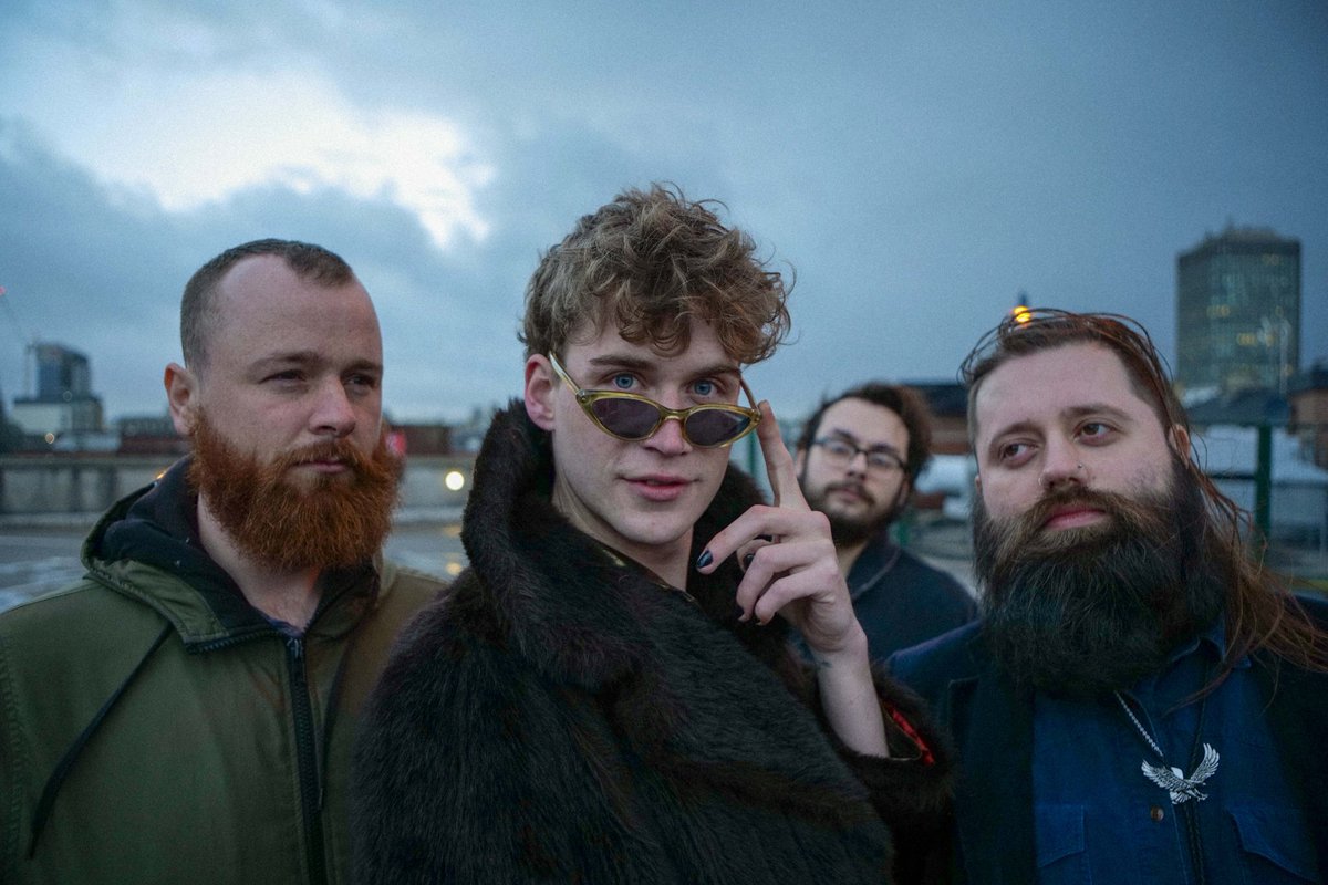 BeastPRUK's tweet image. Huge Thanks Ed Brown @edjcb96 for including new @_smallmiracles single 'Mercury' over in the all impressive  @treblezine #EssentialTracks feature

'Mercury' Out Now @dirtycarrotrecs

Read the full article here 👇
treblezine.com/essential-trac…

📸: Ren Faulkner