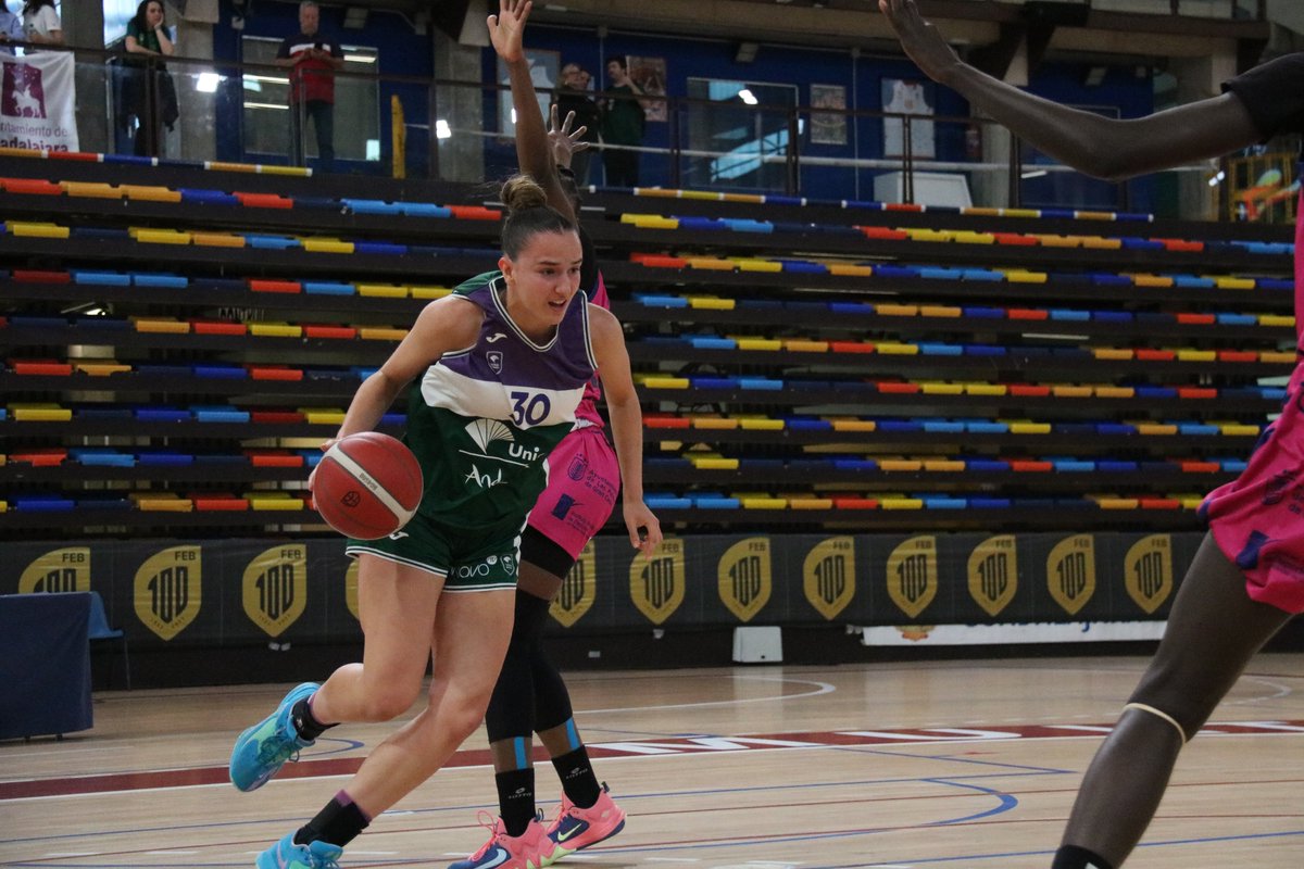 🏀 El Unicaja Andalucía Cadete #femenino cae en semifinales 🆚 @cbislascanarias 47-65
🔜 Este sábado lucharán por el bronce 🆚 @Penya1930 
🙌 ¡Ánimo, chicas!
💚💜 #UnicajaJuntas @FundUnicaja @UnicajaBanco