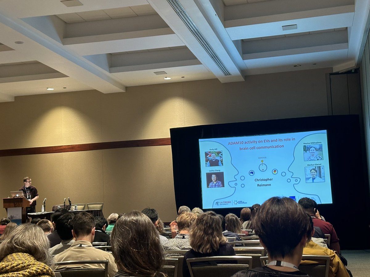 Well done to PhD student Chris Reimann from the Hill/Cheng lab on his oral presentation at #ISEV2023 on ADAM10 activity on neuronal EVs. Great collaboration with <a href="/MarinaMikhaylo8/">Marina Mikhaylova</a>  and Markus Glatzel!