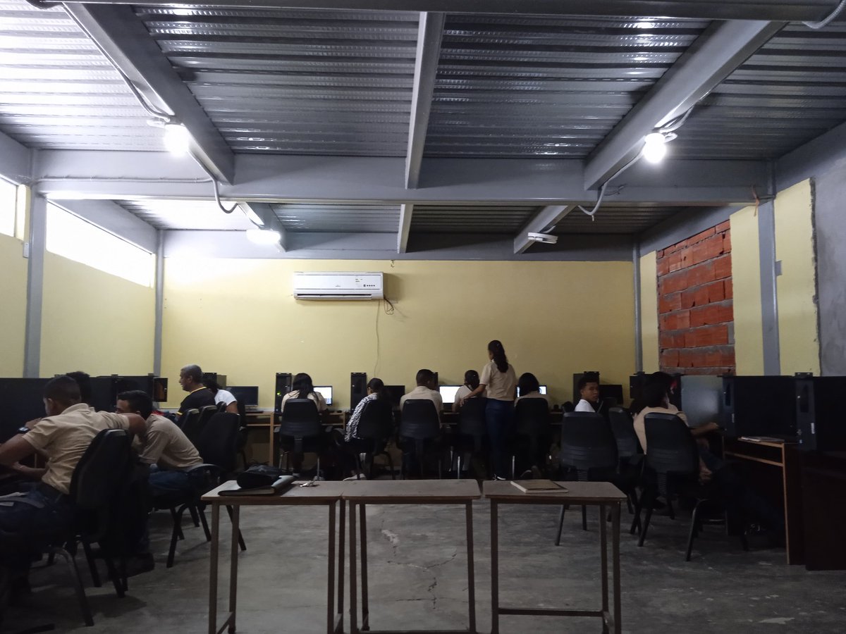 IngMariaTCuenca's tweet photo. Formación a estudiantes de 4to año de diseño de diapositivas en Libre Office Impress. #SomosFundabit
#1x10ContactoConElPueblo
@NaslyNd @Fundabit_ @fundabitguaric2 @_LaAvanzadora @EliasEducacion @ZEGuarico @leivi24 @IngMariaTCuenca https://t.co/D3vw23n6Hf