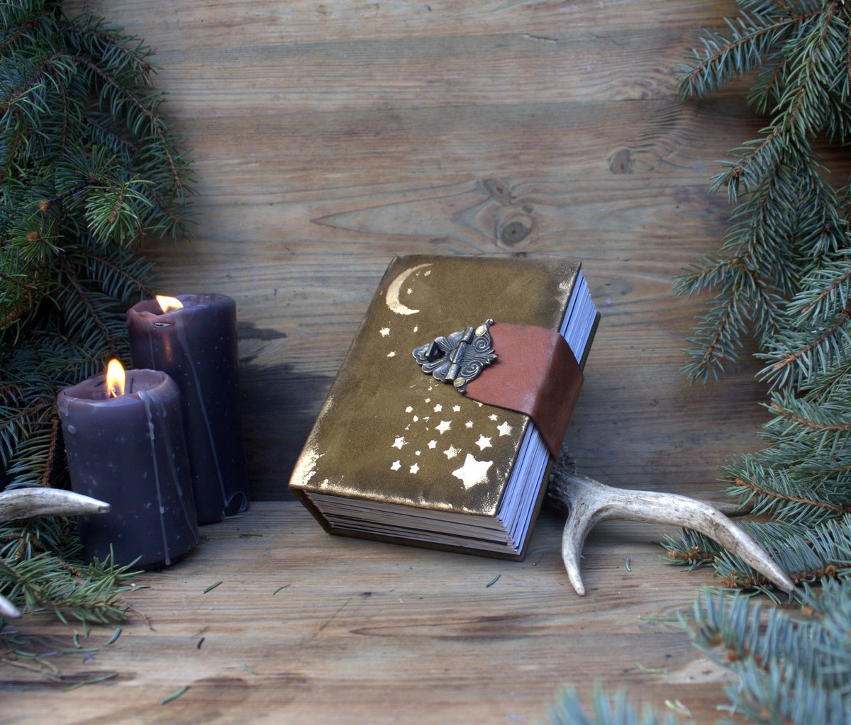 MemoryKeeper9's tweet photo. #Grimoire, #witch  #Esoteric #Art #tarotbeginner 
By this👉https://t.co/xasZwj7fdZ via @Etsy 

#wicca #witchcraft #witchtwt #witchtwtpl #witchesoftwitter #magick #Occult #witchlifestyle #witches #seasonofthewitch #witchtwitter #witchythings #Pagan #BlessedBe #pagan https://t.co/AigxzYTqyH