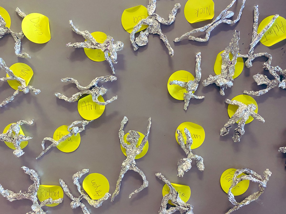 Ms. Baldesarra’s Grade 7 class created a work of art called, “Tin Foil Sculptures” where students were able to express dance elements with their creations!🕴️<a href="/RoselawnPS/">Roselawn PS</a> @YRDSBArts How moving 😏