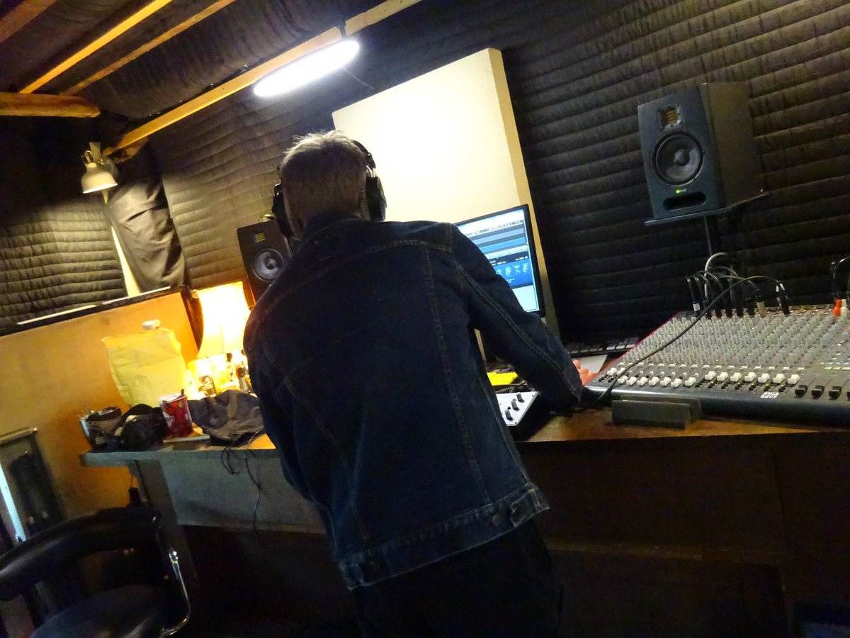 pmsradio's tweet photo. LIVE LINK-UP TIME —>
Are you listening?
Neil Campbell, then Germanager, then a.P.A.t.T.
Last chance for a disco dance at our farewell final supper.
DAB digital radio and bbc dot in slash merseyside.
Read it out.
Get yer name on the air! Send us a message here, there, everywhere. https://t.co/IVpySQgqrx