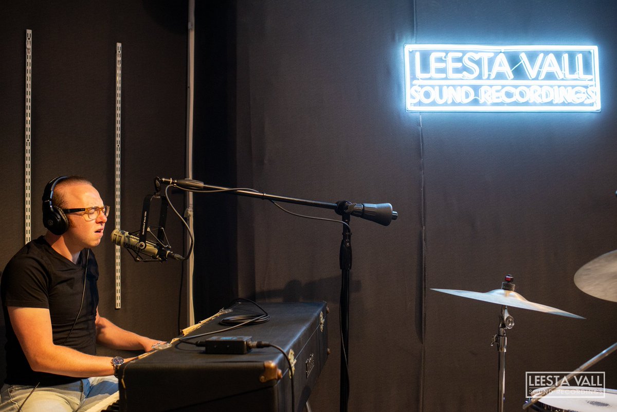leestavall's tweet photo. As part of our Feature Friday series, we present to you Josh Christina from the Phoenix, MD for Direct-to-Vinyl Live Session #2642.
#lathecut #lathecutrecords #leestavall #directtovinyl #brooklyn #NYC #greenpoint #analog #recording #indie #vinyl #record #nycmusic #recordingstudio https://t.co/CqK6llZTTZ