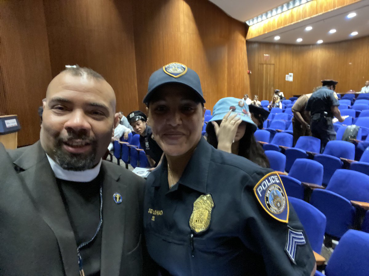OswaldDenis5's tweet photo. Honoring our Hospital Police💙
@NYCHealthSystem
@HHCPBA
@NYCHospitalPol1
@nypdliaison
#LincolnHospital
#LawEnforcementWeek https://t.co/aA8vIlHbHO