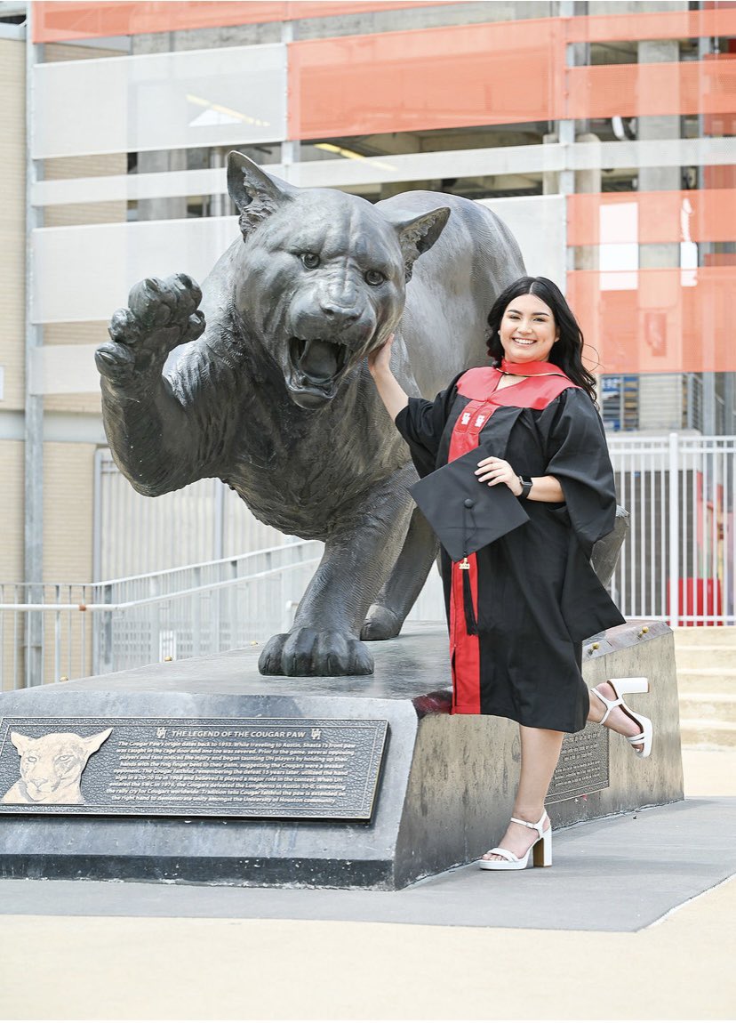 _lilcam97's tweet photo. my girl she got her ✨MASTERS ✨ diploma 🐾 https://t.co/7zAwCk13sg
