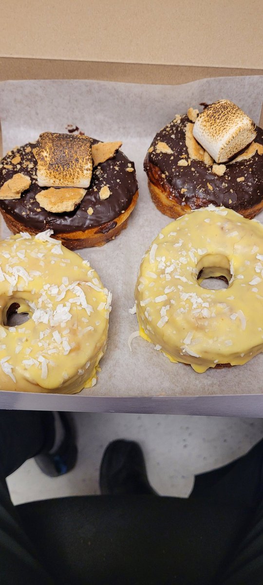 Fazzay's tweet photo. @joeltelling 4  Cronuts (croissant dough deep fried as a doughnut) these are smores and pina colada flavoured. Pick up in Calgary, Alberta. https://t.co/X7xwOk5lgp