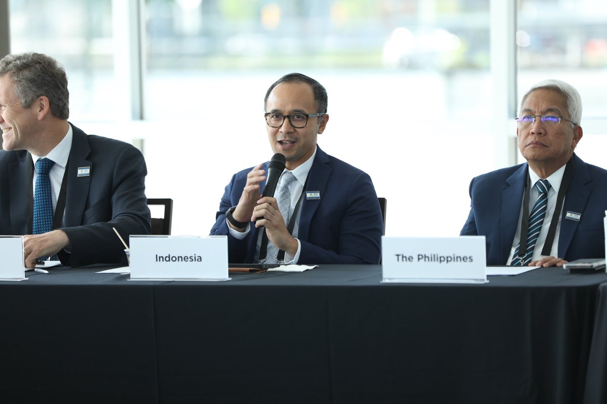 DCM @SadeBimantara, on behalf of the Minister for Transportation of Indonesia, led the Indonesian delegation at the 11th Asia-Pacific Economic Cooperation (APEC) Transportation Ministerial Meeting (TMM), from 15 to 17 May 2023 in Detroit, Michigan.

#inidiplomasi #apec2023