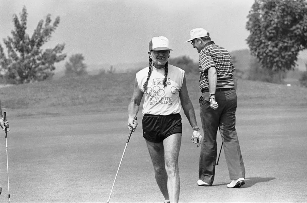 WillieNelson's tweet image. Tee’d up for the weekend

📷: AP Photo/Seth Perlman