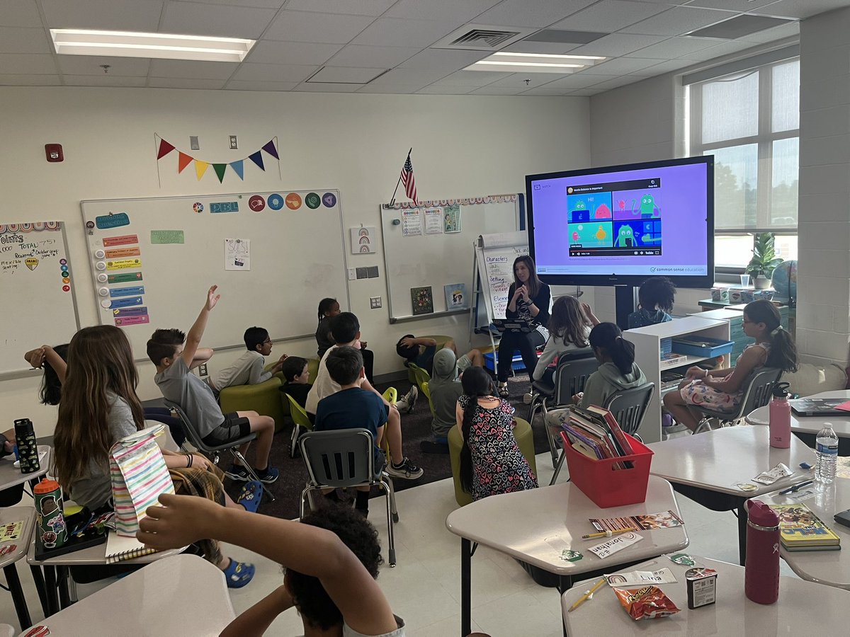 KPavlocak's tweet photo. We we’re so engaged during our expert visits ! Can’t wait for our new PBL! What a fun launch! #gogpgators @GoshenPostES https://t.co/HwPZqFnI0m