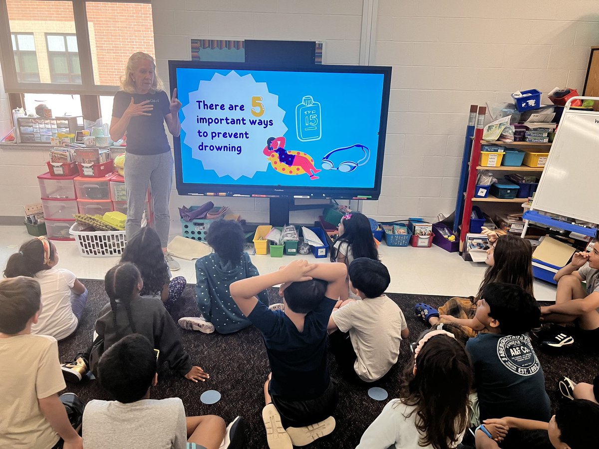 KPavlocak's tweet photo. We we’re so engaged during our expert visits ! Can’t wait for our new PBL! What a fun launch! #gogpgators @GoshenPostES https://t.co/HwPZqFnI0m