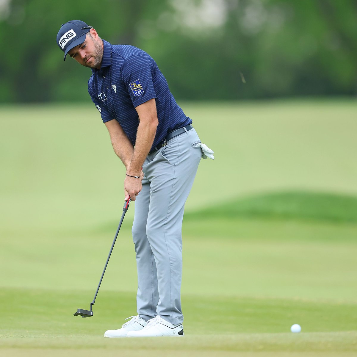 FootJoy's tweet photo. Tied at the Top.
A nearly flawless round of 68 has Corey Conners tied for the #PGAChamp lead with 36 holes to play.
The 31-year-old Canadian will look to secure his first career major championship this weekend in Rochester.
#ProSL #StaSof https://t.co/2DmLVUBMXo