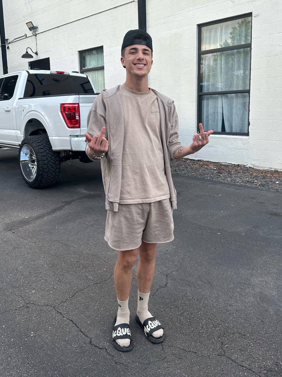 ethanseekof's tweet photo. First 500 retweets get a custom dick video dms 🫡 https://t.co/wcOgsC7MM1