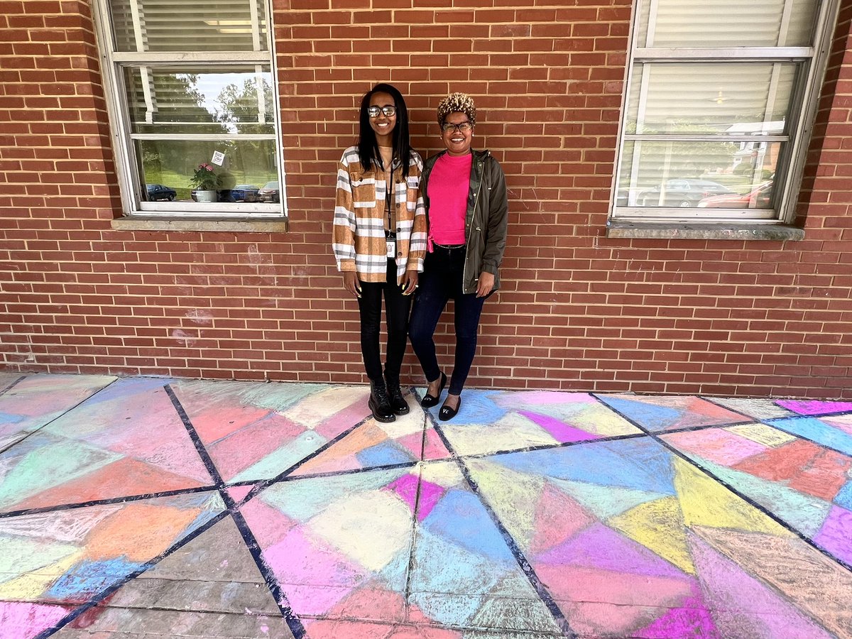 CHES_TAG's tweet image. 20 DAYS TILL SUMMER☀️
Day #20 - Sidewalk Chalk

@capitolheightse we will be having
TECHNOLOGY FREE Activities in the afternoons for the rest of the school year!
#theCHESway #technologyfree #ches20daystilsummer #CHESROCKS