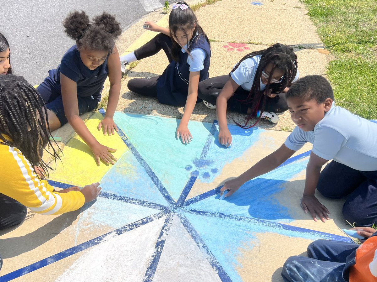 CHES_TAG's tweet image. 20 DAYS TILL SUMMER☀️
Day #20 - Sidewalk Chalk

@capitolheightse we will be having
TECHNOLOGY FREE Activities in the afternoons for the rest of the school year!
#theCHESway #technologyfree #ches20daystilsummer #CHESROCKS