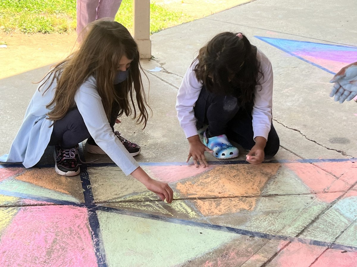 CHES_TAG's tweet image. 20 DAYS TILL SUMMER☀️
Day #20 - Sidewalk Chalk

@capitolheightse we will be having
TECHNOLOGY FREE Activities in the afternoons for the rest of the school year!
#theCHESway #technologyfree #ches20daystilsummer #CHESROCKS