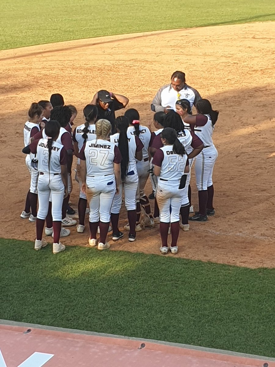 LSSSTitans's tweet image. Titans Wins! @LsssSoftball advances to the State Championship game!

Semifinal Result
Titans 19
ILT Keller-Saginaw 4

 #TitanUp  #WinState🏆