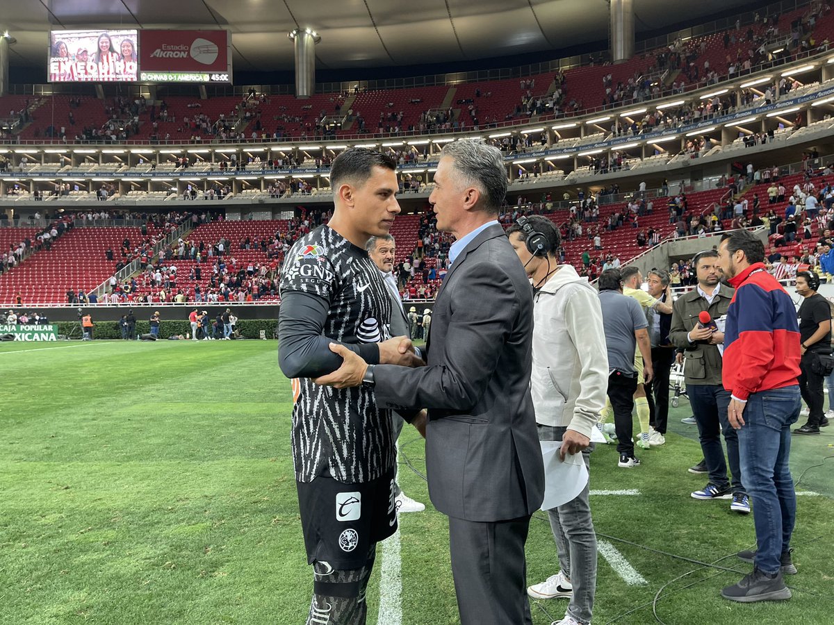 adorri25's tweet photo. Porteros de los Rayos! Porteros de las Águilas! Michoacanos! 
El Arquero de Cristo! El Soldado de Cristo! Un placer coincidir @angel_malagonv !! DTB!! https://t.co/kYof3yn3hF