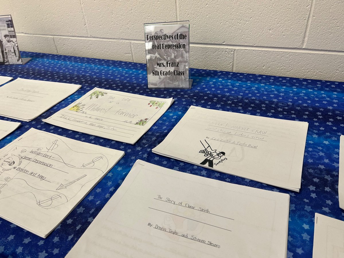 MsFranzsclass's tweet photo. While studying the #GreatDepression we looked at different perspectives and researched the effects on certain groups of people including farmers, bankers, and women. We created picture books to tell their stories. Check out our display in the Media Center! #CollaborateCreateThink https://t.co/mx8djg9eK0