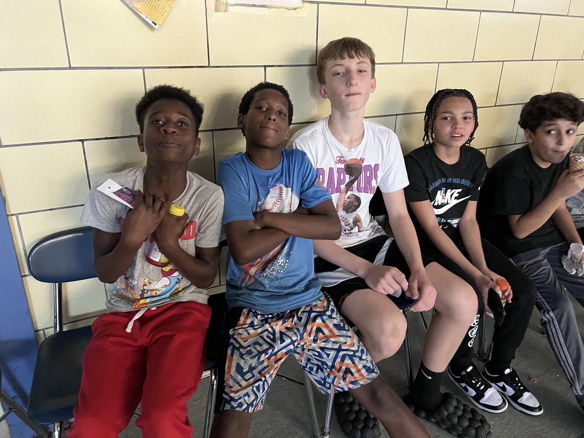 Lisa_Dorofy's tweet photo. 6th grade Night Out was filled with smiles! https://t.co/Y3nOmo0gbY