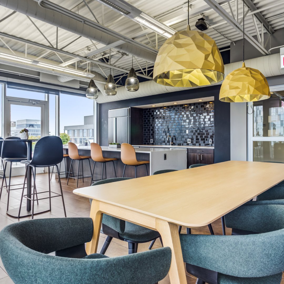 GatewayWestLoop's tweet photo. Your turn to host? Stop by the leasing office to learn how to book our rooftop lounge for your private event! #gatewaywestloop #rooftop #party #chicago https://t.co/4qVD2cxc5W