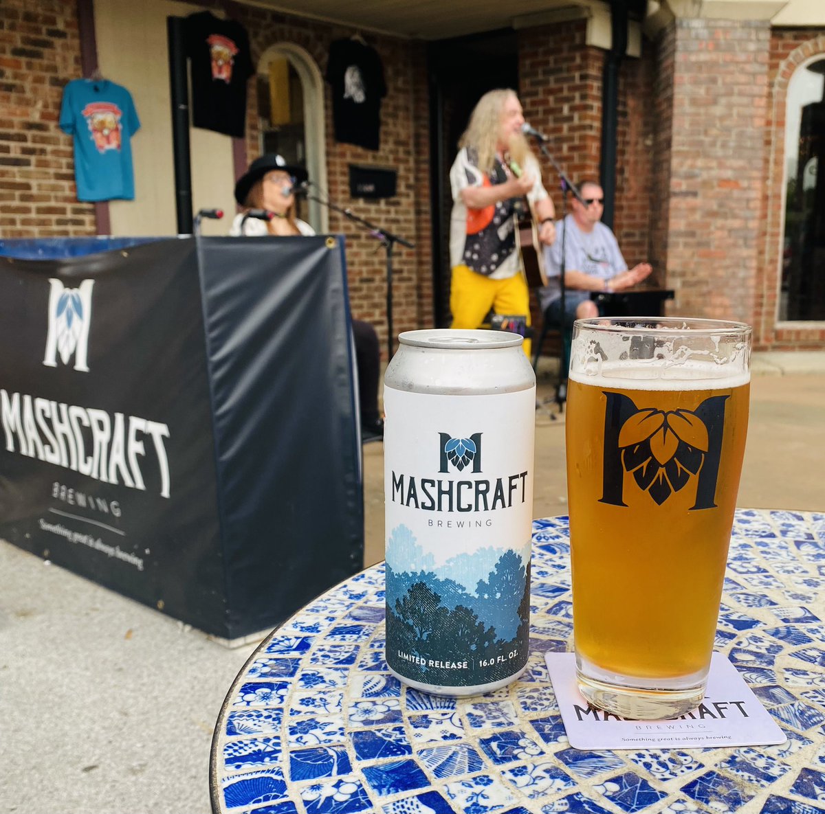 Happy #FridayIndianaBeer with the <a href="/MashCraftBrews/">MashCraft Brewing</a> and <a href="/RobertRolfeFedd/">Robert Feddersen</a> collab, The Distance session IPA! <a href="/Baileybones32/">Michael Hartung</a> <a href="/Crobb88/">Chris Robb</a> <a href="/PaulDSmith16/">BeerLuvinRunner</a> <a href="/jim_roach/">James Roach</a> <a href="/BradMitchell02/">Hoosier Braddy</a> <a href="/howarmat/">Matt Howard</a> @antblairbeer <a href="/joshualakins/">Josh Lakins</a> <a href="/KohnRita/">rita kohn</a> <a href="/IndyBrewer/">Andrew Castner</a>