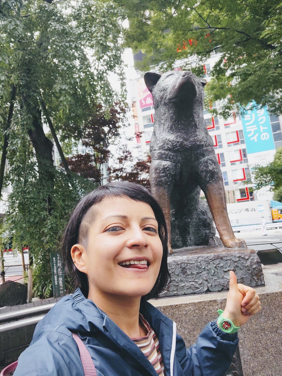luisatieneira's tweet photo. La verdad hice todo este viaje para venir a ver al señor Hachiko #HachikoConLu #ShibaLover https://t.co/oH0AJvV80E