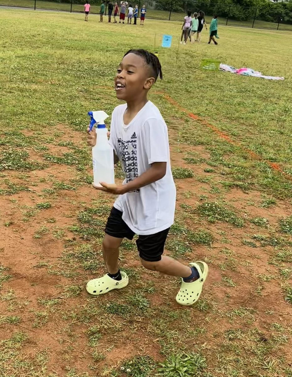 RichmondDrive's tweet photo. Field Day was amazing!  Thank you to all volunteers. #rockhillschools #rdesthedrive #rocksolid @RockHillSchools https://t.co/zqG29A7pXe