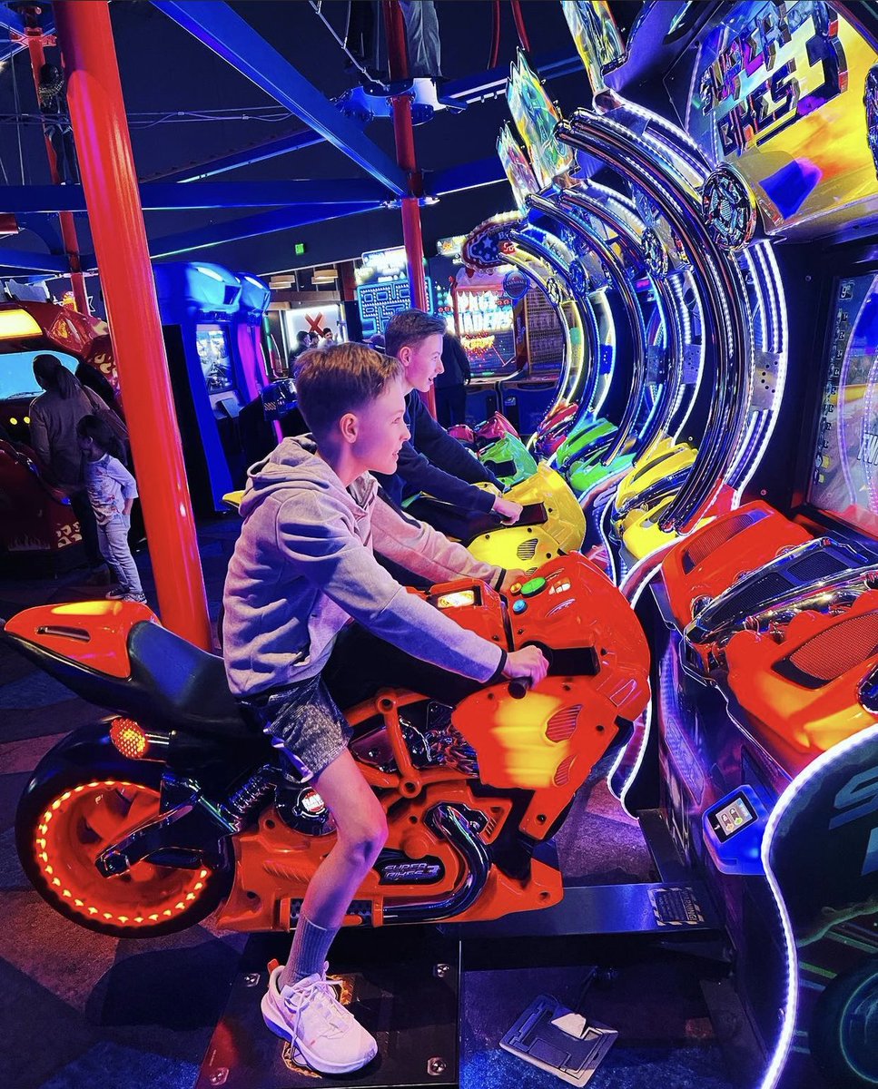 StrikeReel's tweet image. Get ready for game night 🕹️ 🎉 It&apos;s time to show off your skills and win big prizes! 🏆 #ArcadeFun #GamerLife #BringYourA-Game 💪